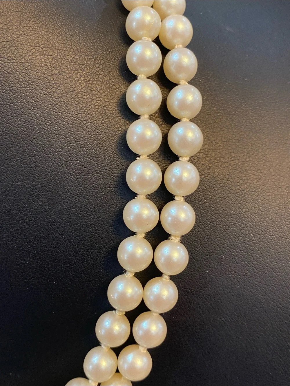 Japan Classic Cream Pearl Three-Strand Necklace with Decorative Clasp